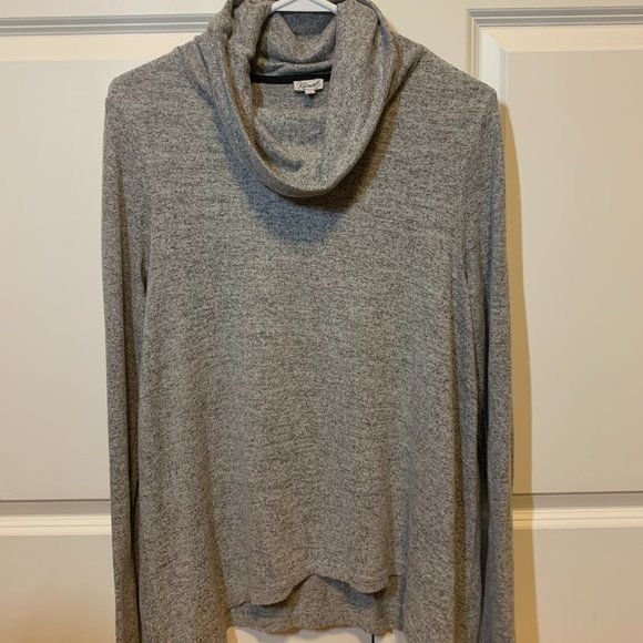 Super soft and comfy sweater! - Picture 3 of 3